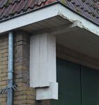 Mooie steunen onder het uitstekende dak. 
              <br/>
              Richard Keijzer, 2014-12-09